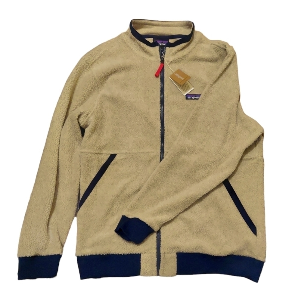 Patagonia Beige Sherpa Fleece Jacket with Navy Trim and Red Zipper Pull - Picture 2 of 6